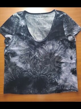 American Eagle Outfitters Black and Gray Tie-Dye Scoop Neck Tee